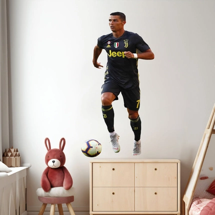 Naklejki na ścianę Ronaldo kopie piłke prawą nogą 90 cm na 60 cm