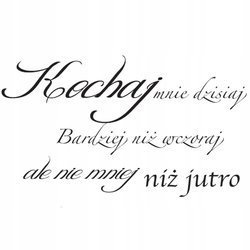 Naklejka na ścianę cytat napis Kochaj dzisiaj wczoraj jutro 75 cm na 45 cm