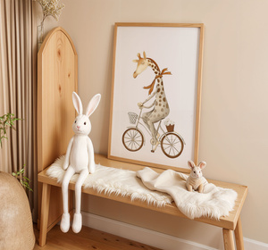 Plakat Żyrafa na Rowerze – Dekoracja do Pokoju Dziecka A3 | Ramka z Jasnego Drewna