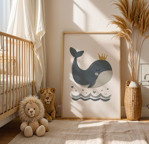 Plakat Wieloryb z Koroną – Dekoracja do Pokoju Dziecka A3 | Ramka z Jasnego Drewna
