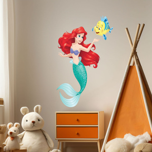 Naklejka na ścianę Ariel Mała Syrenka bawi się z rybką 90 cm na 60 cm