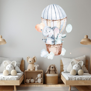 Naklejka na ścianę Słonik i krokodyl lecą balonem 90 cm na 60 cm